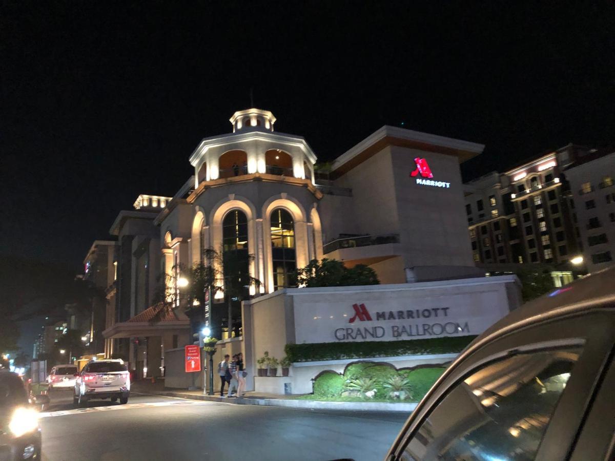 Robles' Unit At 81 Newport Boulevard Manila Eksteriør billede